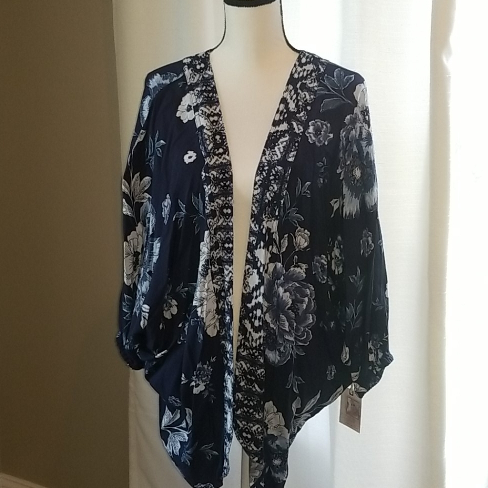 Jessica Simpson maternity kimono